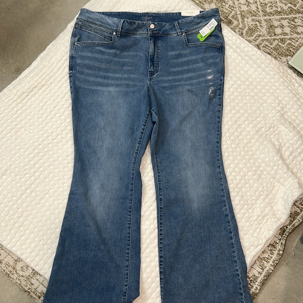 Hi Rise Flare Jeans - Picture 3 of 6